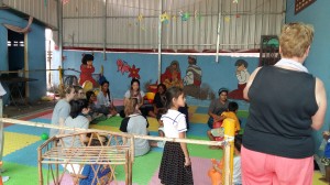 Team with play game with children
